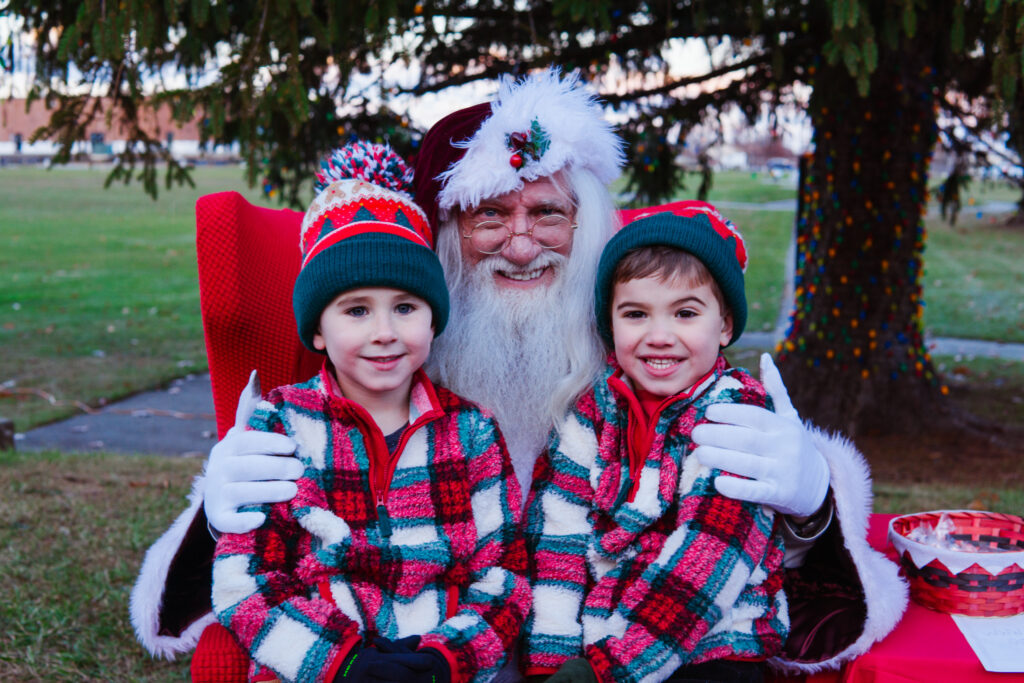 santa taking pictures in oceanport nj